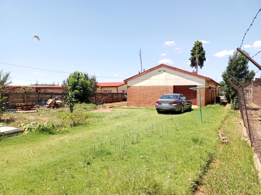 3 Bedroom Property for Sale in Phuthaditjhaba Free State